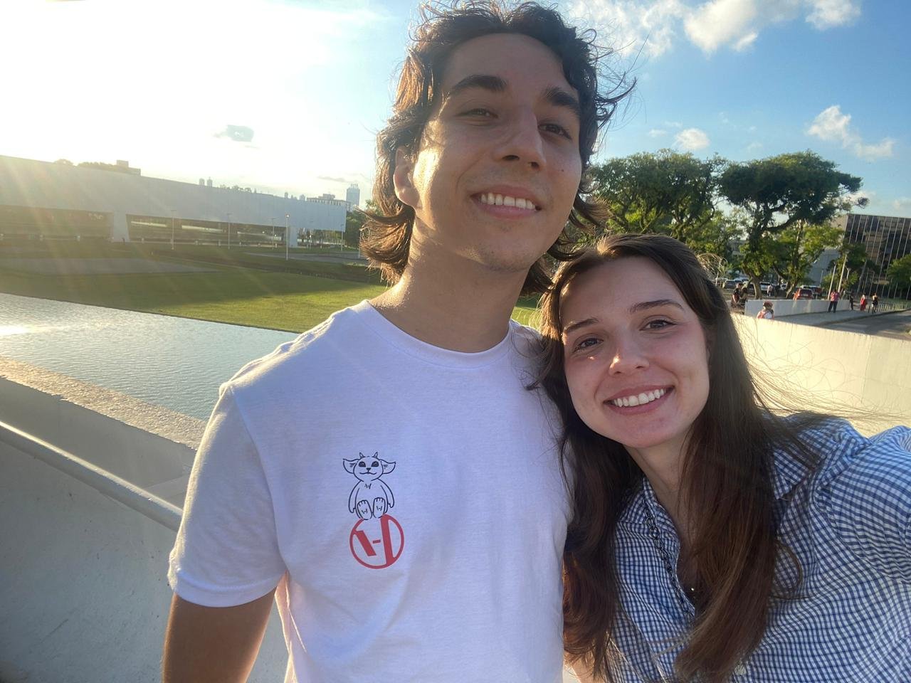 Miriã e Flávio ao entardecer
