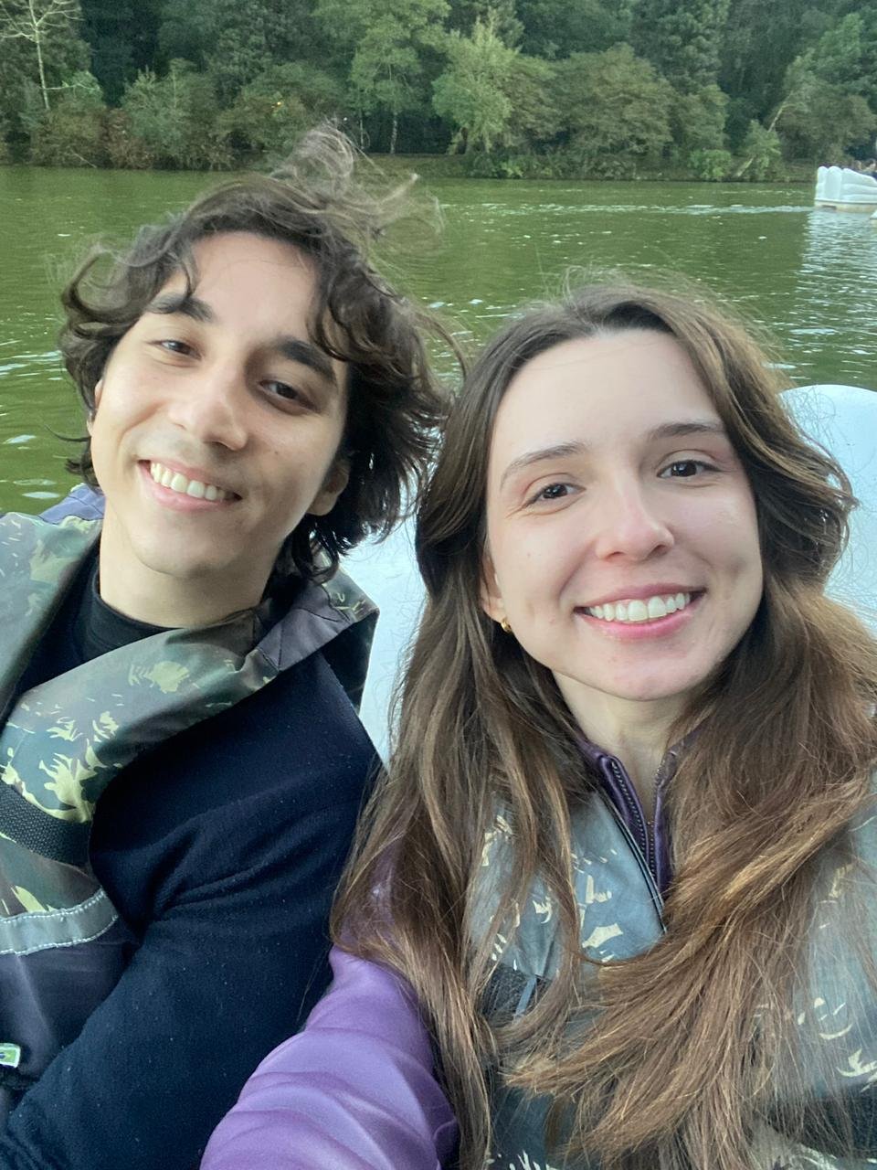 Miriã e Flávio no pedalinho